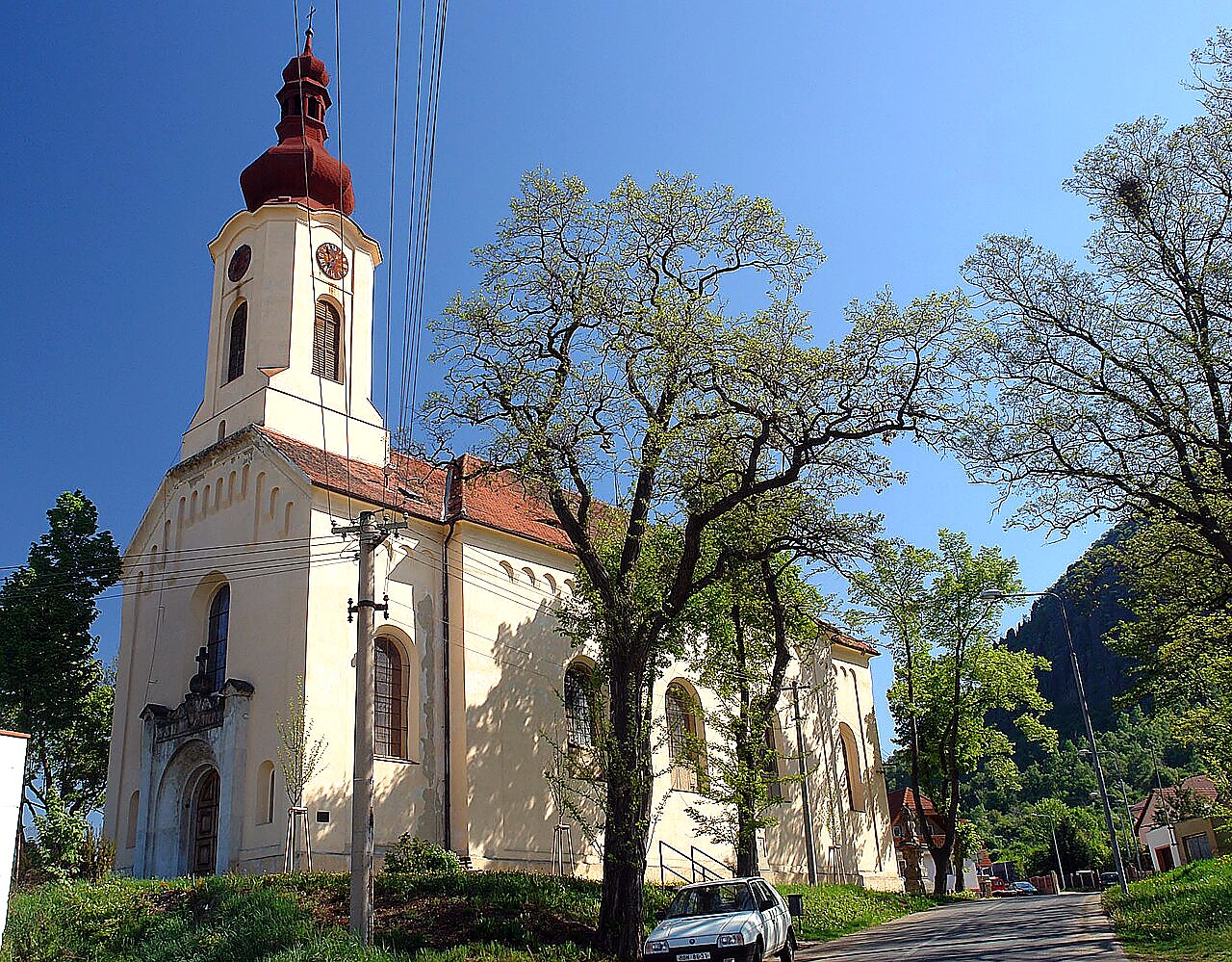 
<span>Kostel svatého Jiří (České Zlatníky)</span>

