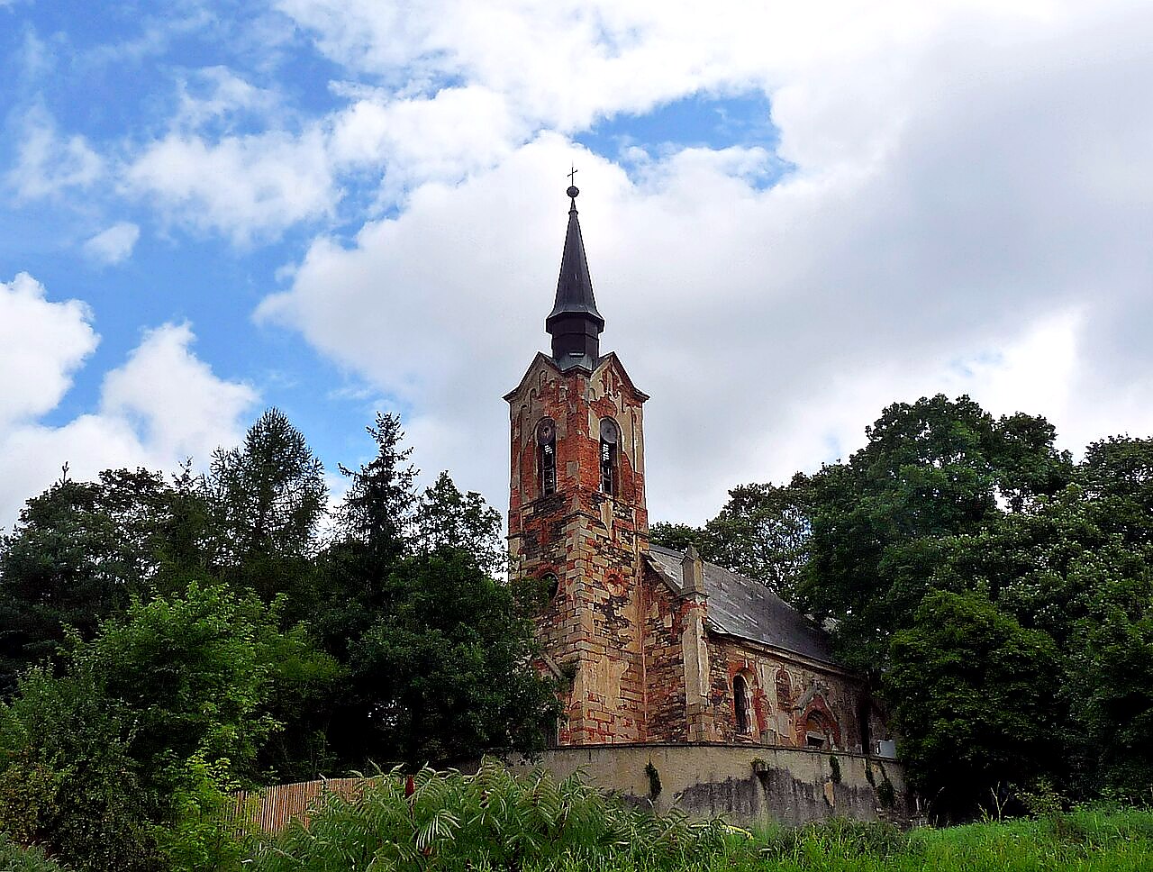 
<span>Kostel svatého Jiří (Luková)</span>
