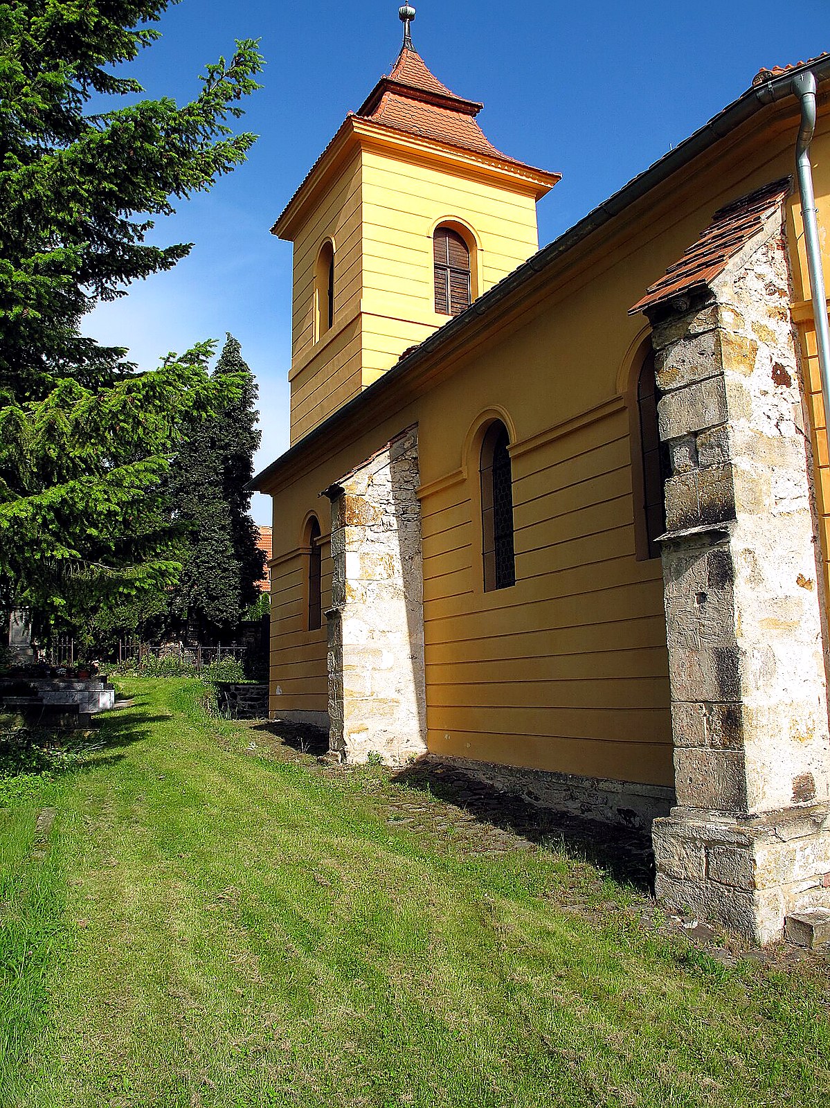 
<span>Kostel svatého Matouše (Prackovice nad Labem)</span>

