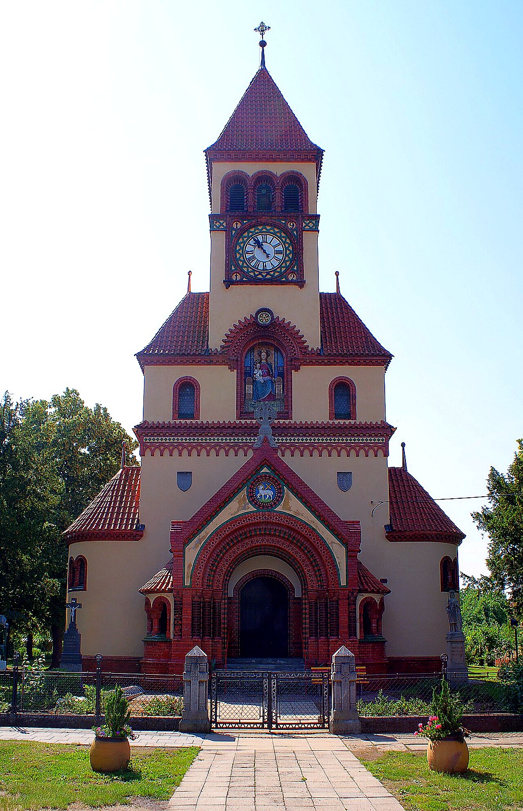 
<span>Kostel svatého Michaela archanděla (Ladná)</span>
