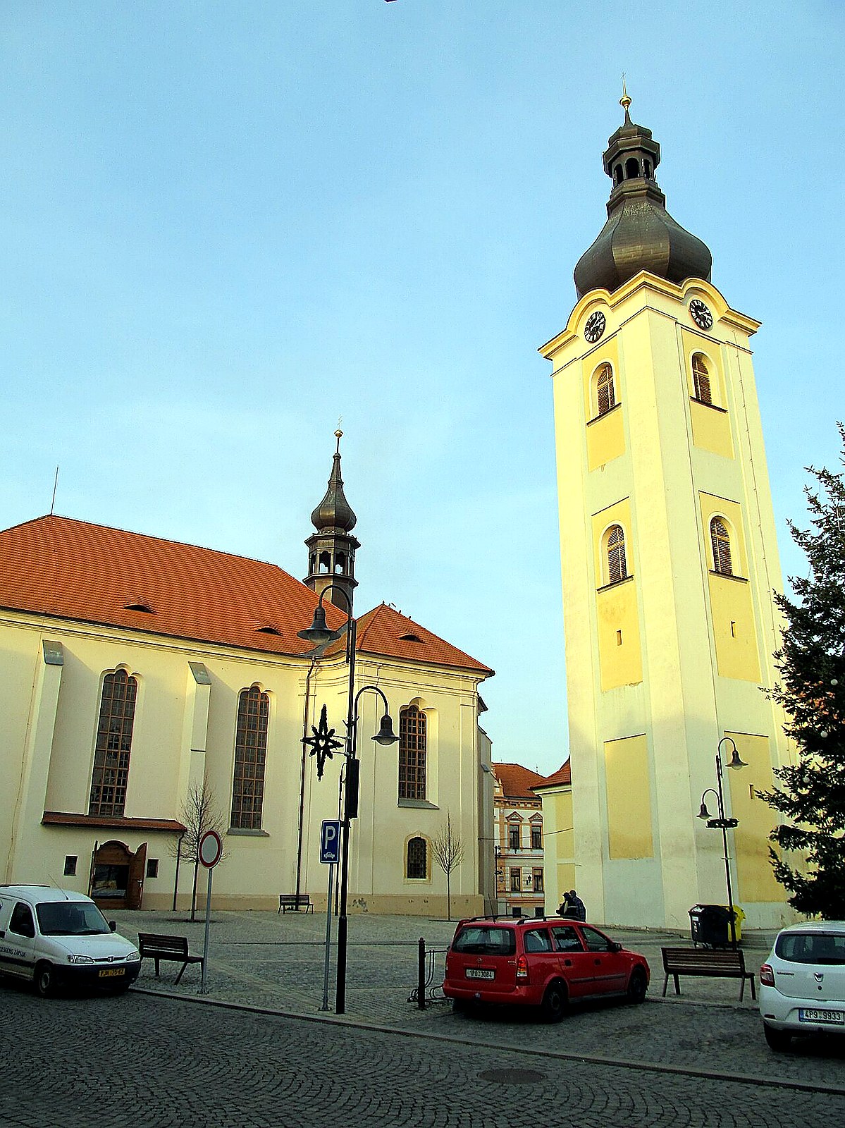 
<span>Kostel svatého Mikuláše se zvonicí</span>
