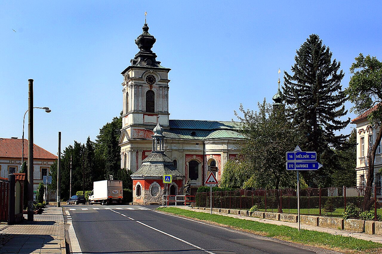 
<span>Kostel svatého Petra a Pavla (Bezno)</span>
