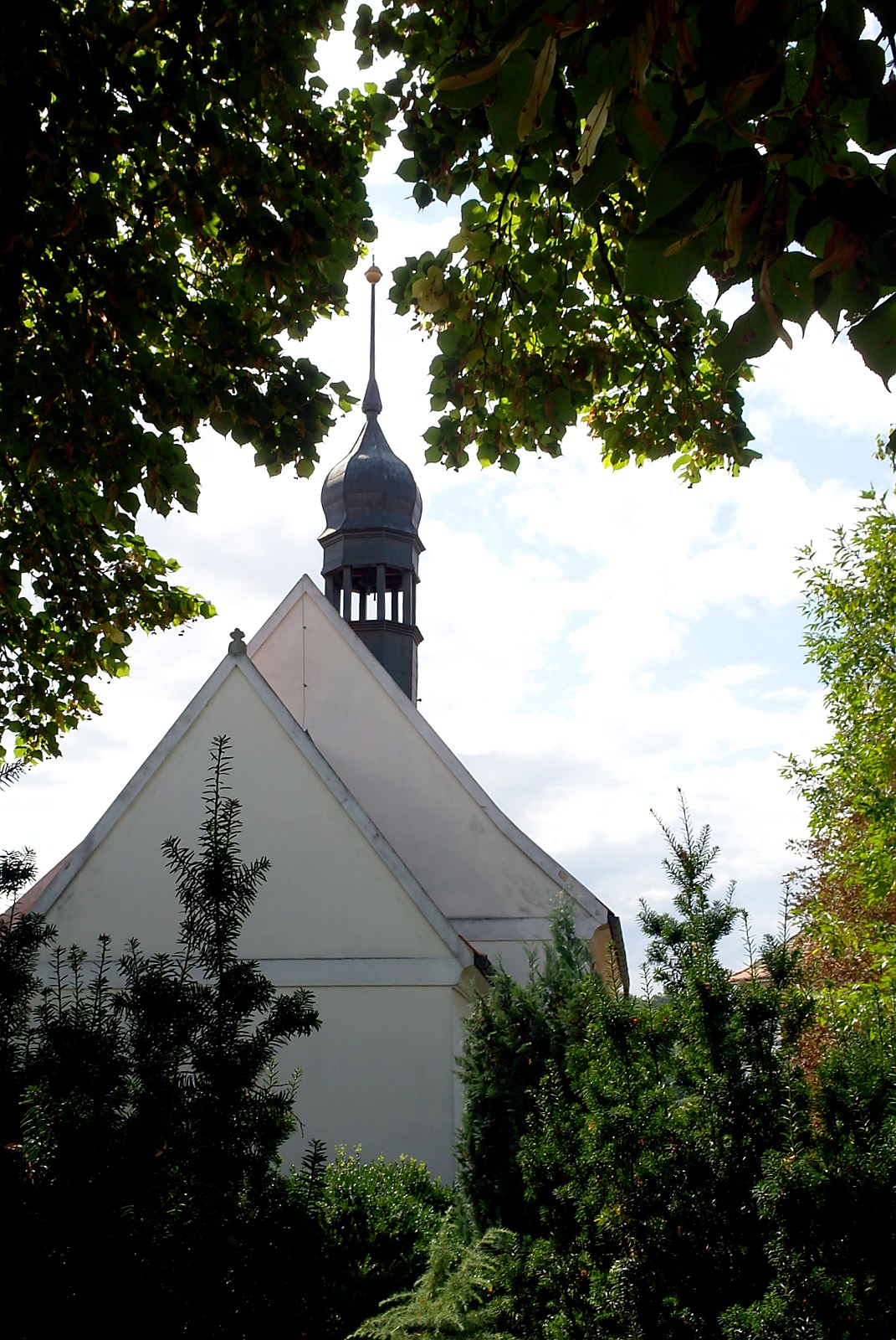 
<span>Kostel svatého Petra a Pavla (Chvatěruby)</span>
