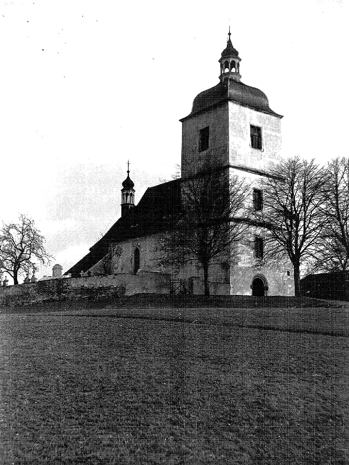 
<span>Kostel svatého Vavřince (Chlumec)</span>
