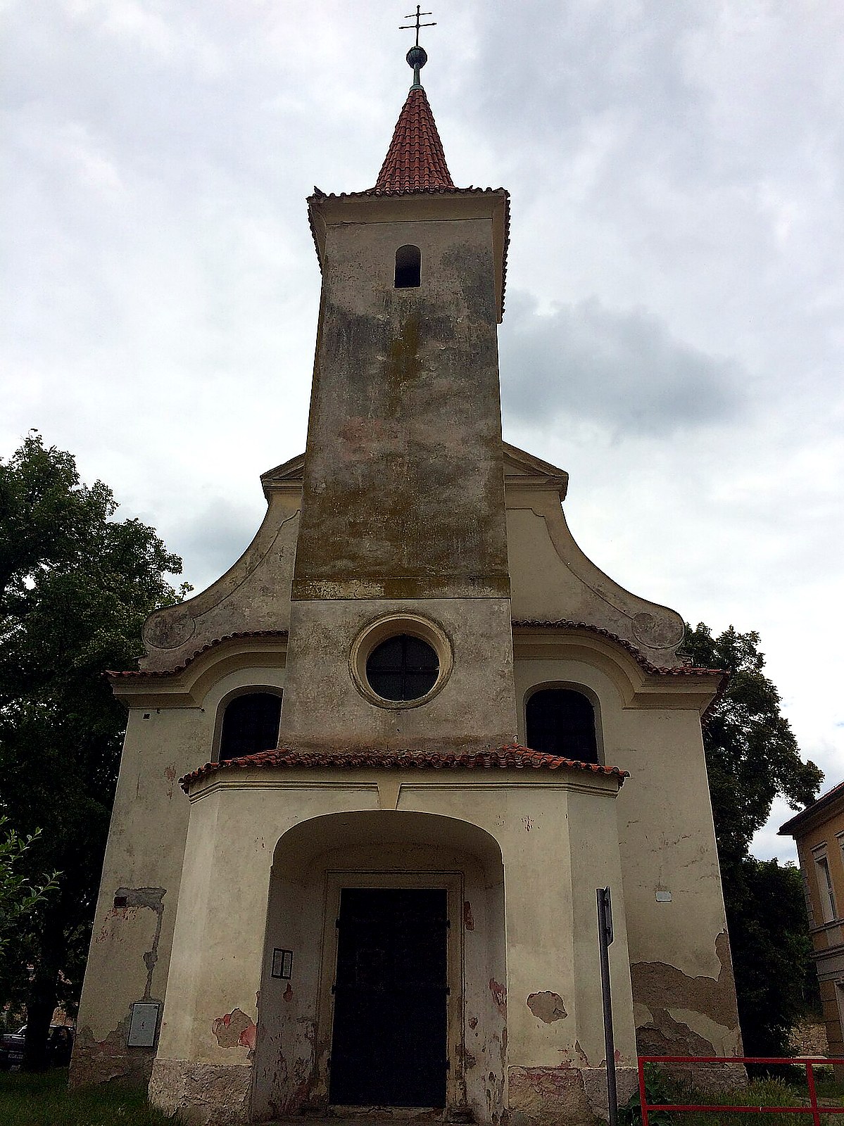 
<span>Kostel svatého Vojtěcha (Sluhy)</span>

