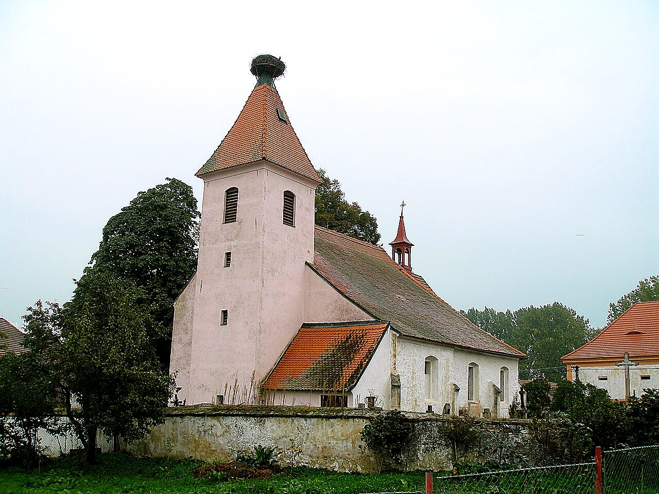 
<span>Kostel svatých Petra a Pavla (Strýčice)</span>
