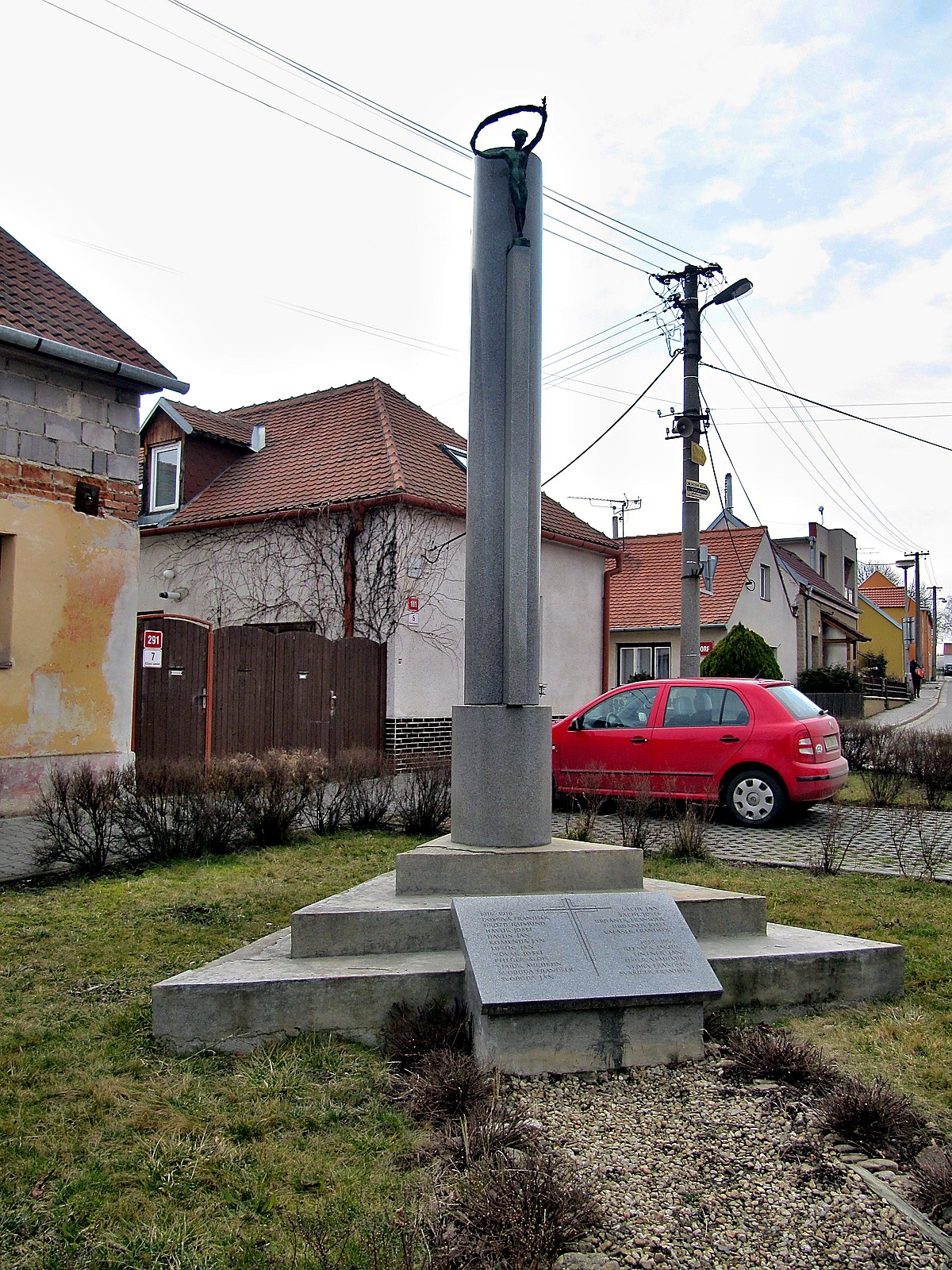 
<span>Pohřební kaple hrabat Lützow a knížat Dentice di Frasso</span>
