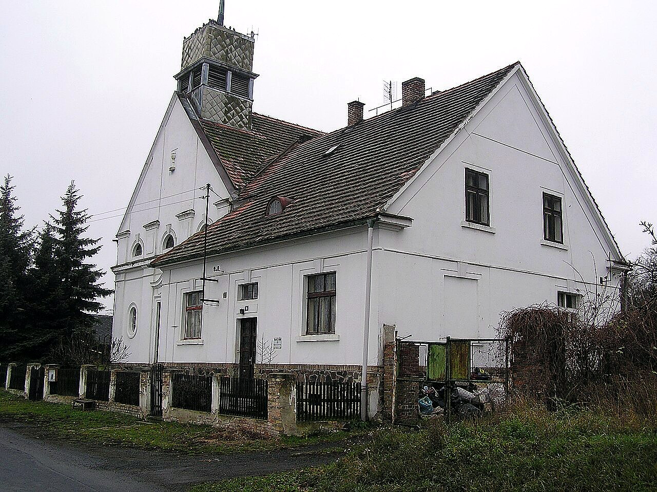 
<span>Sbor a fara Církve československé husitské</span>
