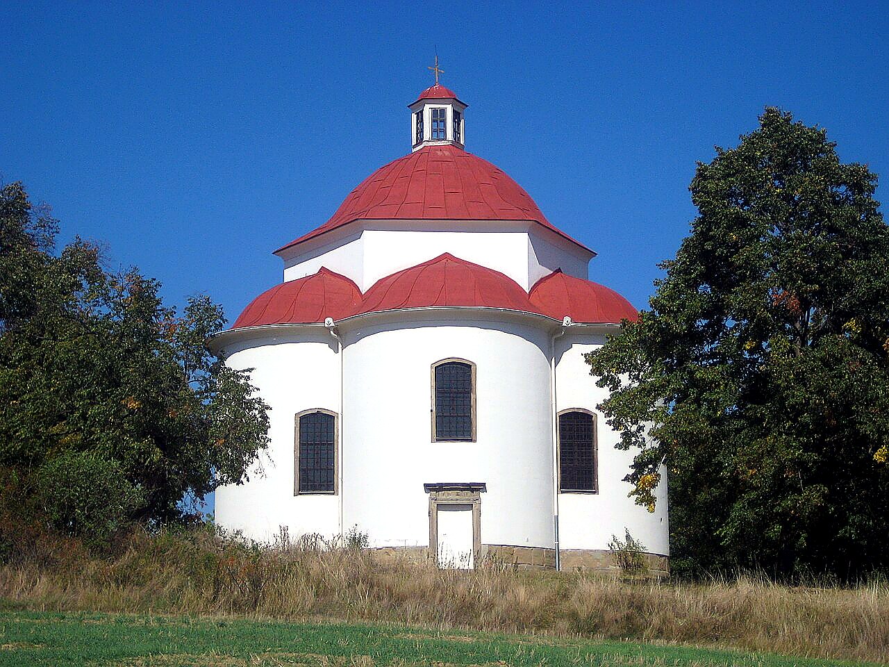 
<span>kaple Nejsvětější Trojice (Rosice)</span>
