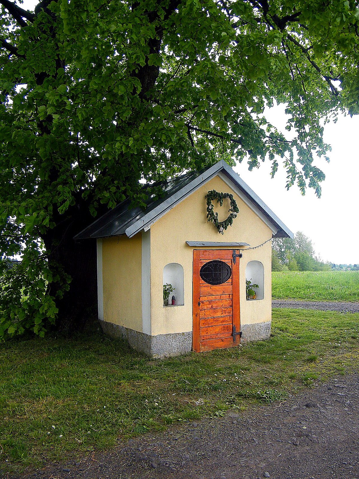 
<span>kaple Nejsvětější Trojice (Sněžná)</span>
