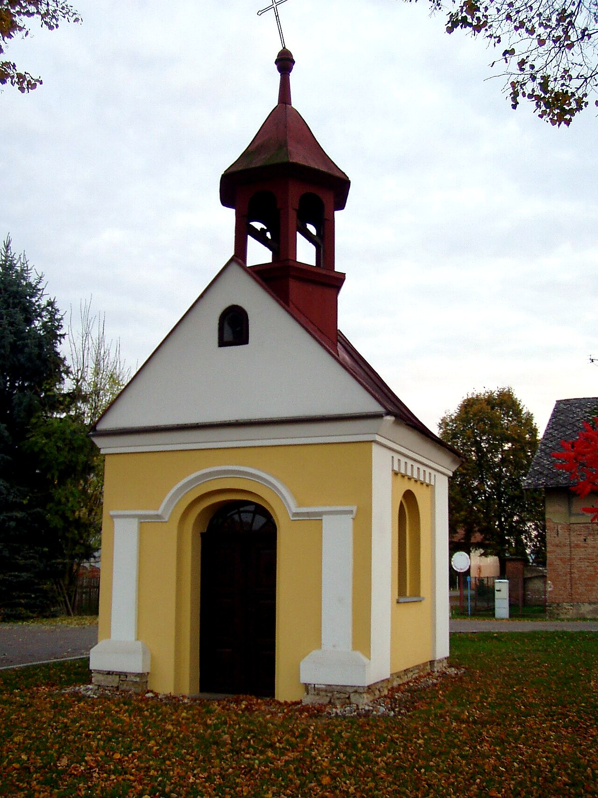 
<span>kaple svaté Ludmily (Nahořany)</span>
