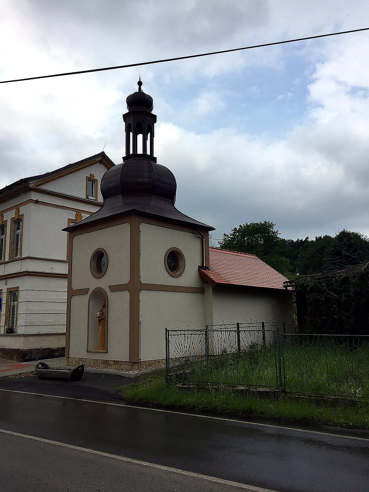 
<span>kaple v Ludvíkovicích</span>
