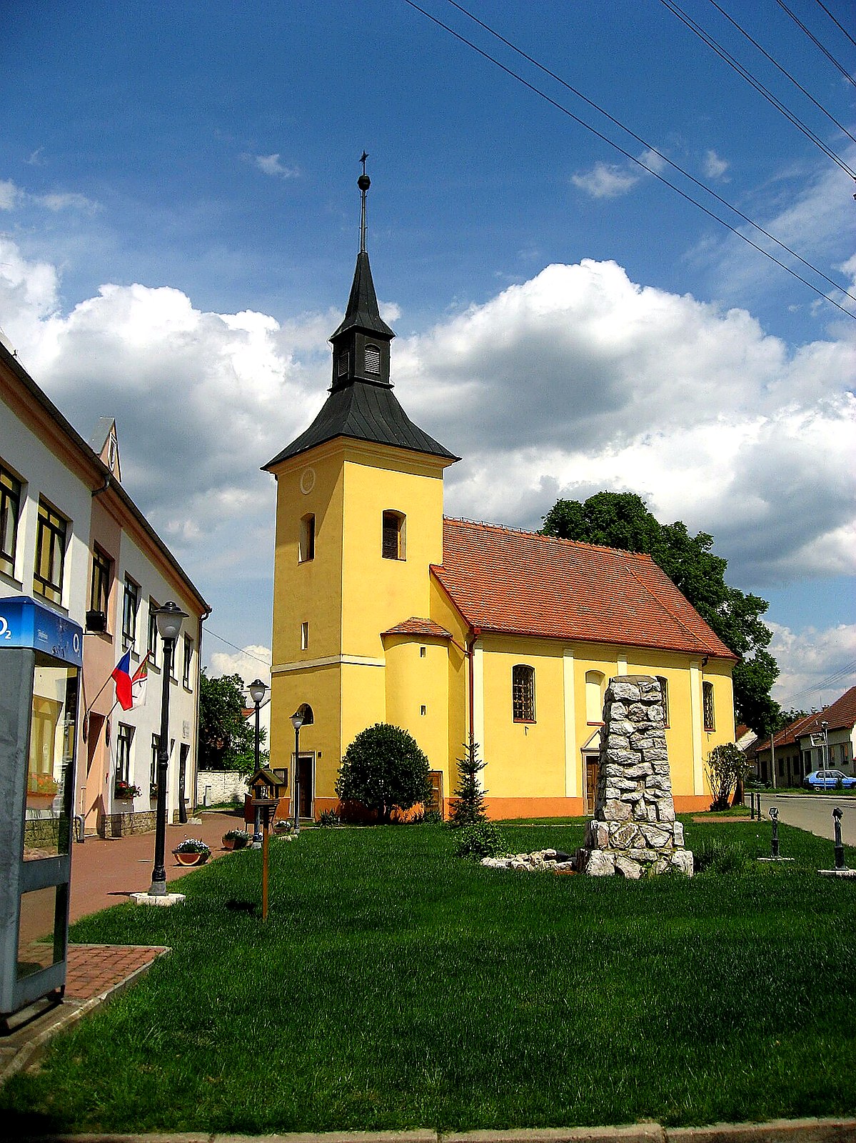 
<span>kostel svatého Vavřince (Malhostovice)</span>
