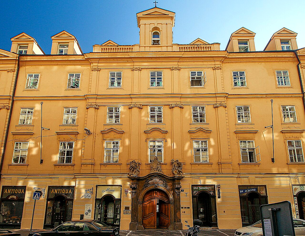 
<span>Piaristická kolej a gymnázium v Praze</span>
