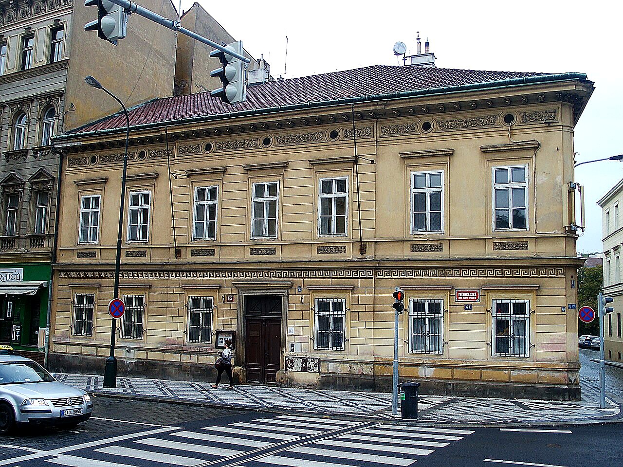 
<span>fara u kostela Nejsvětější Trojice, Praha, Trojická</span>
