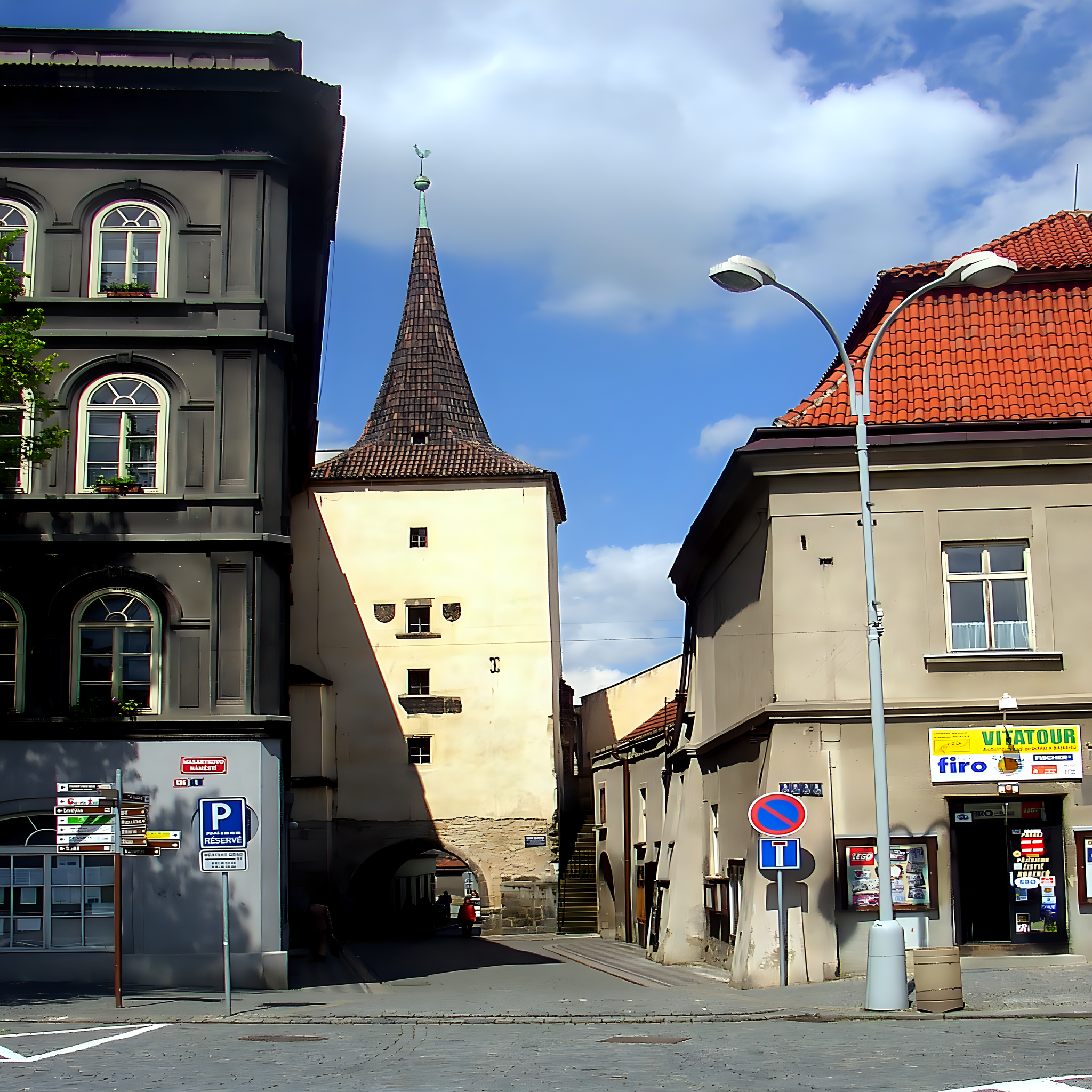 Velvarská brána