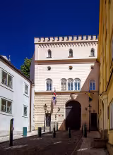 Thunovský palác v Thunovské ulici
