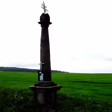 Boží muka u silnice západně od Březnice