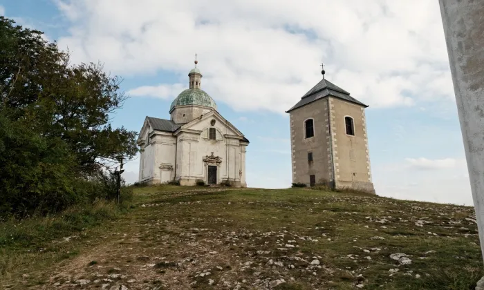 Křížová cesta na Svatém kopečku v Mikulově