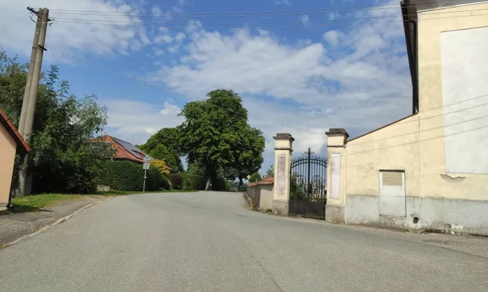 kostel svatých Petra a Pavla (Popelín)