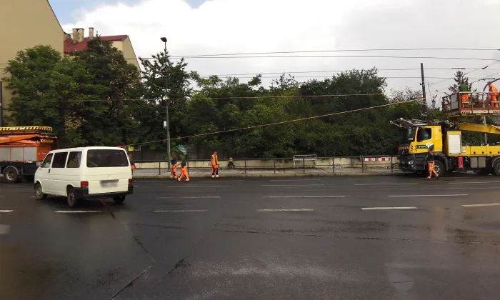 betonový most Zenklovy ulice přes Rokytku