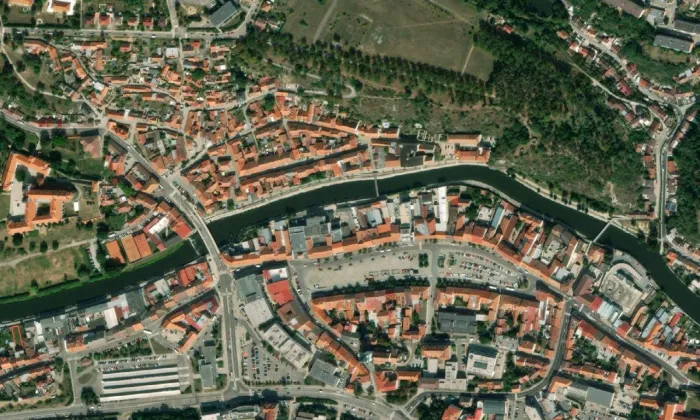 Židovská čtvrť a bazilika sv. Prokopa v Třebíči – letecký pohled