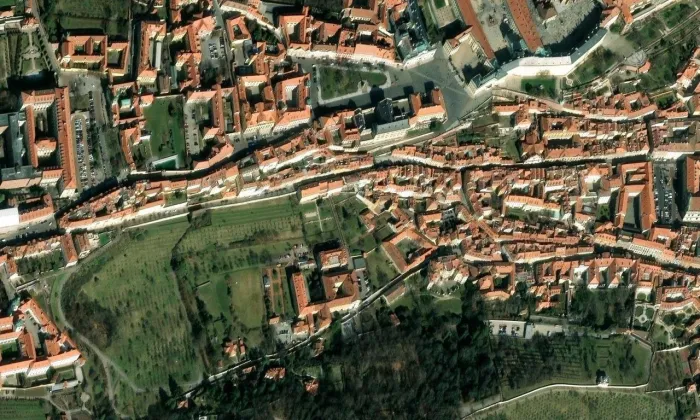 Šporkův palác na Malé Straně – letecký pohled