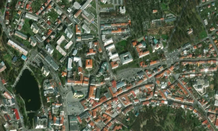 Arcibiskupský zámek Ernestinum – letecký pohled