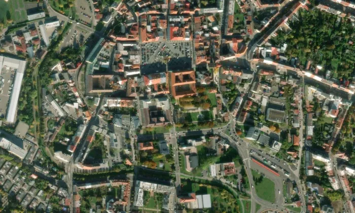 Arnoštovský dům U zlatého lva – letecký pohled