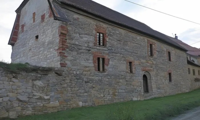 Auersperský zemědělský dvůr – historical
