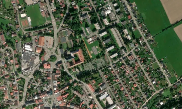 Benediktinský klášter v Polici nad Metují – letecký pohled