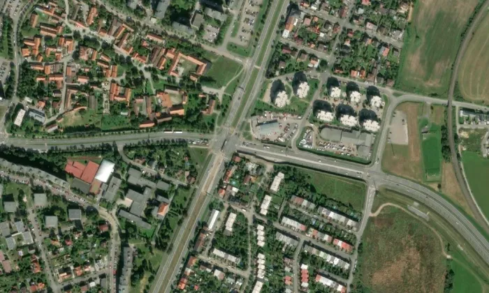 Boží muka na návsi – letecký pohled