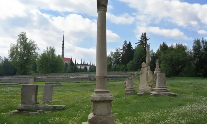 Boží muka na návsi – historical