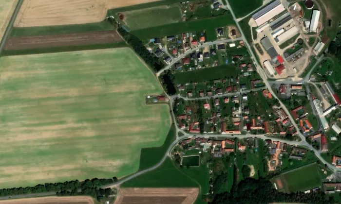 Boží muka západně od Březnice na rozcestí – letecký pohled
