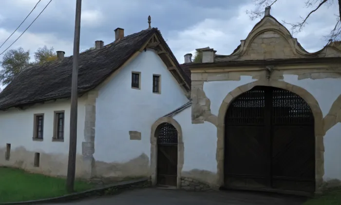 Brána s brankou usedlosti čp. 4 – historical
