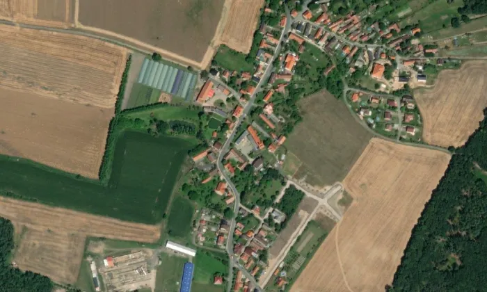 Brána usedlosti čp. 13 – letecký pohled