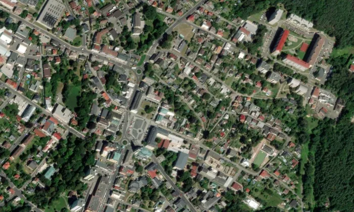 Budova Sklářského muzea – letecký pohled