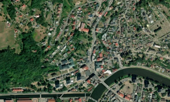 Budova spořitelny a muzea,  Železný Brod – letecký pohled