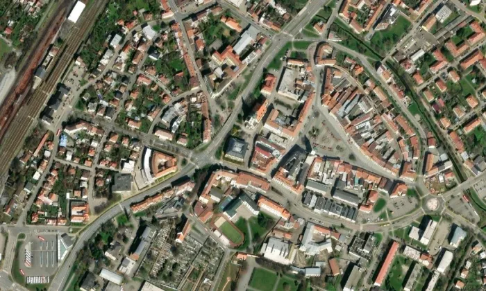 Budova ZŠ Nádražní 5 – letecký pohled