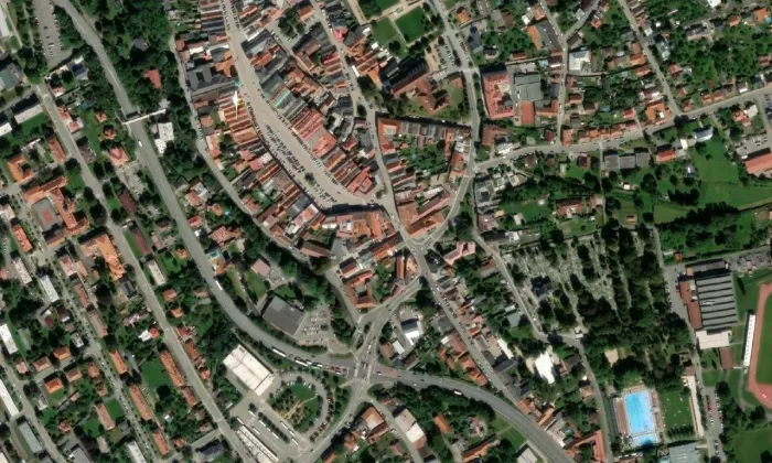 Domy čp. 1 a 94 – letecký pohled