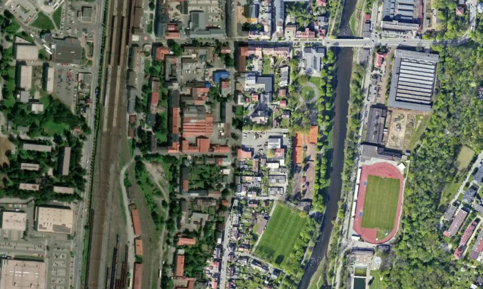 Evangelický kostel apoštolů Petra a Pavla Na Nivách – letecký pohled