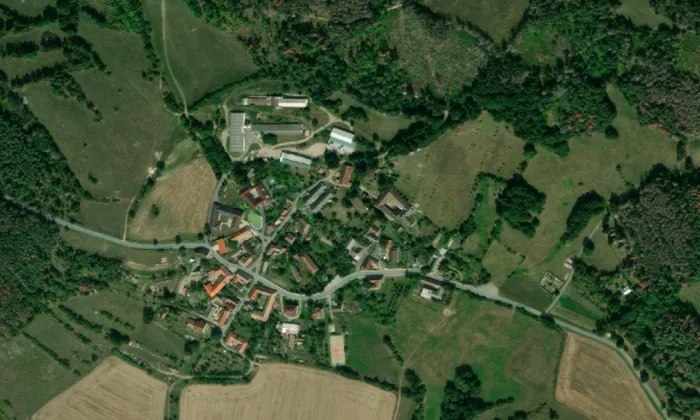 evangelický kostel v Horních Vilémovicích – letecký pohled