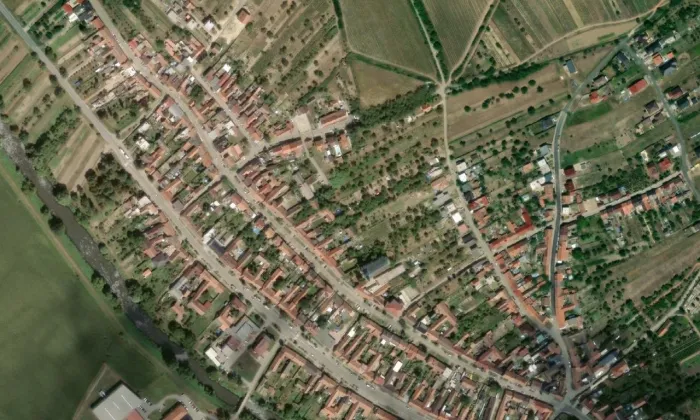 evangelický kostel v Nosislavi – letecký pohled