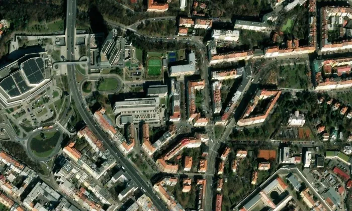 evangelický kostel v Nuslích – letecký pohled