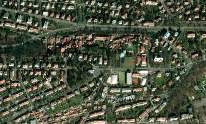 evangelický kostel ve Střešovicích – letecký pohled