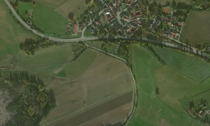 evangelický kostel ve Strměchách – letecký pohled