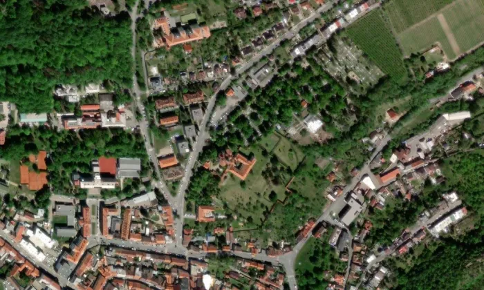 Františkánský klášter ve Slaném – letecký pohled