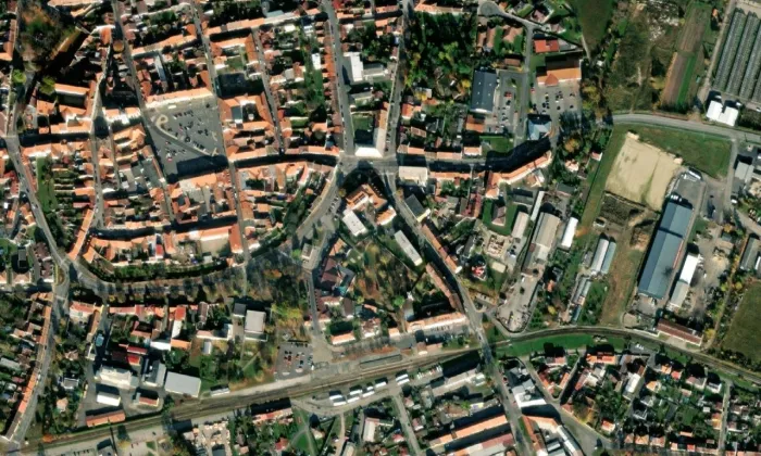 Hřbitovní kostel svatého Jana Křtitele – letecký pohled