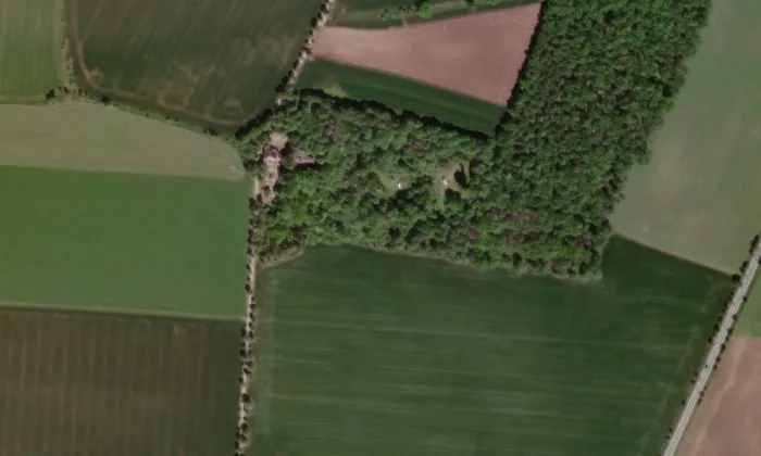 Hrobka Kinských v Budenicích – letecký pohled