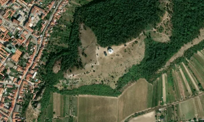 Křížová cesta na Svatém kopečku v Mikulově – letecký pohled